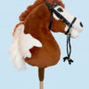 Hobbyhorse alezan pie HOF taille M avec crinière alezane et blanche, bride anglaise et rênes – profil droit
