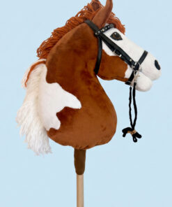 Hobbyhorse alezan pie HOF taille M avec crinière alezane et blanche, bride anglaise et rênes – profil droit
