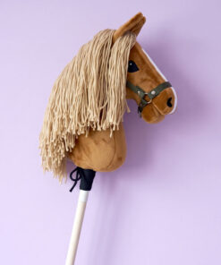 Hobbyhorse Châtaigne avec Crinière Dorée (par HWStudio) – Cheval Bâton Taille L – Image 2