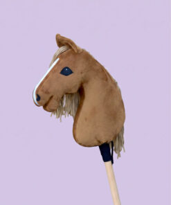 Hobbyhorse Châtaigne avec Crinière Dorée (par HWStudio) – Cheval Bâton Taille L – Image 3